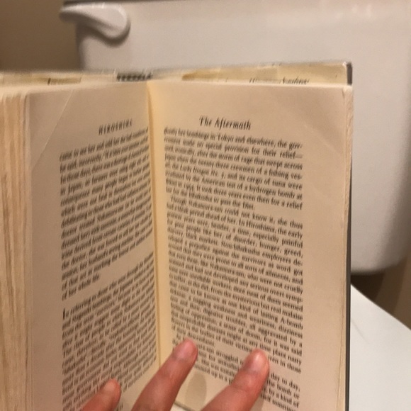 🌸NEW🌸 Hiroshima Book - Picture 7 of 9